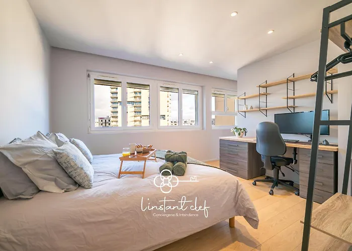 Evasion Centrale Avec Balcon, Ascenseur & Billard Daire