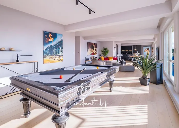 Evasion Centrale Avec Balcon, Ascenseur & Billard Daire *