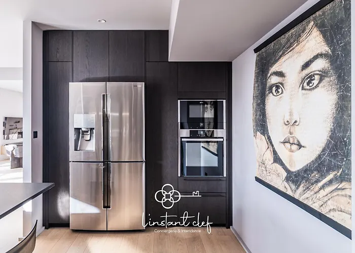 D Exception - Hyper Centre - 3 Suites, Parking & Billard Apartment *